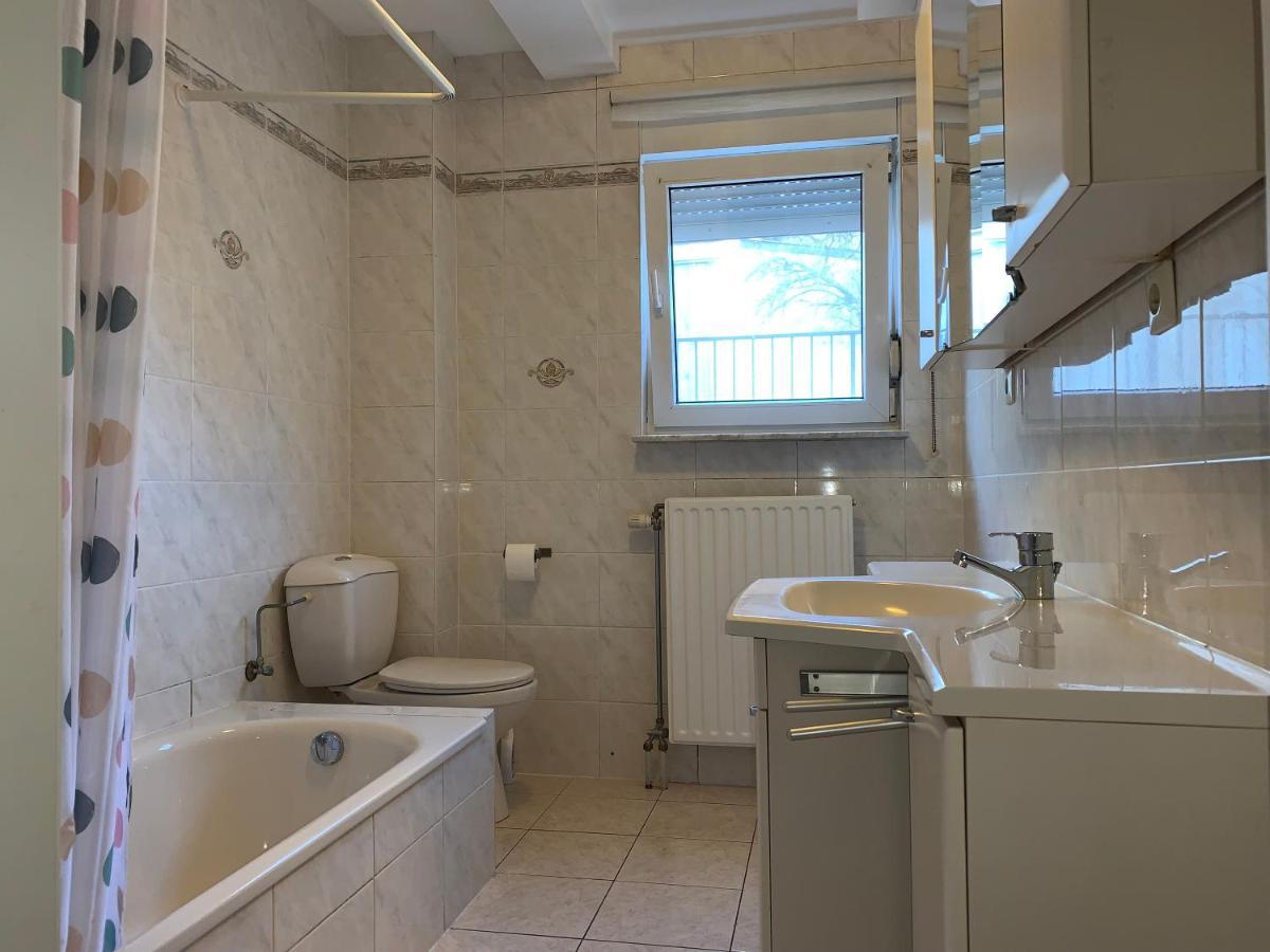 Large Room In Schuttrange Free Parking 10Mins To Airport Excellent Customer Services Exteriör bild