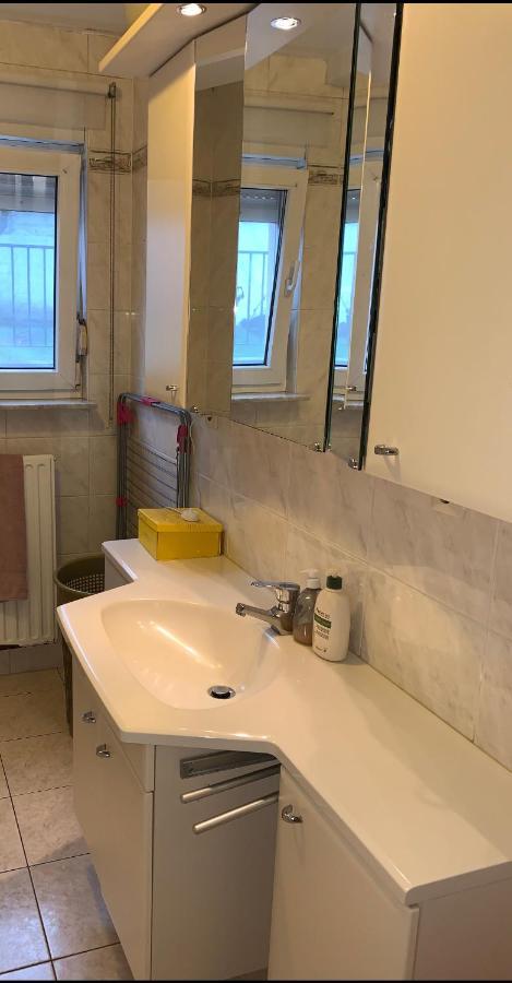Large Room In Schuttrange Free Parking 10Mins To Airport Excellent Customer Services Exteriör bild