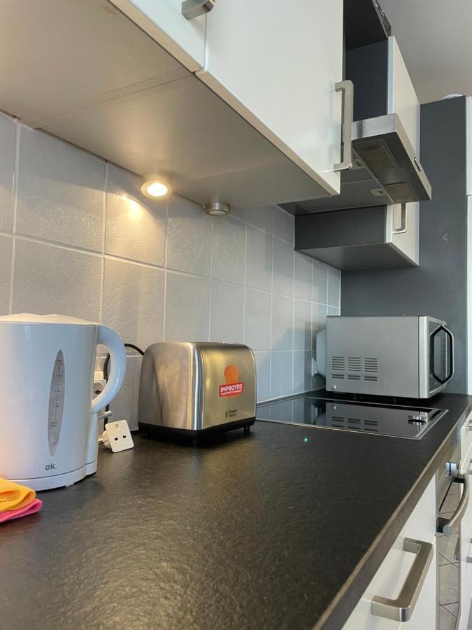 Large Room In Schuttrange Free Parking 10Mins To Airport Excellent Customer Services Exteriör bild
