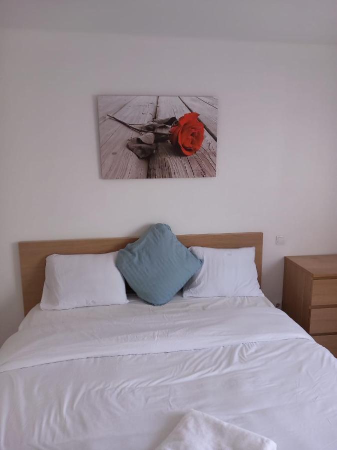 Large Room In Schuttrange Free Parking 10Mins To Airport Excellent Customer Services Exteriör bild
