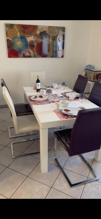 Large Room In Schuttrange Free Parking 10Mins To Airport Excellent Customer Services Exteriör bild