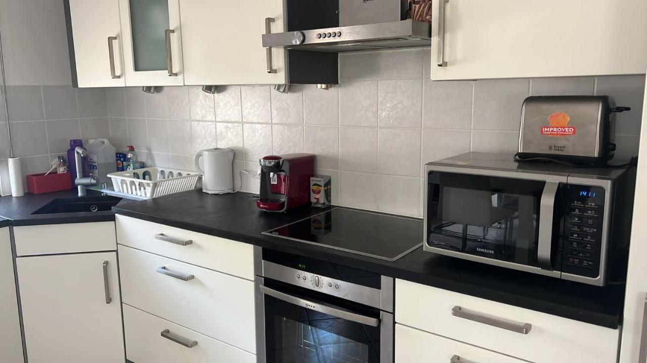 Large Room In Schuttrange Free Parking 10Mins To Airport Excellent Customer Services Exteriör bild