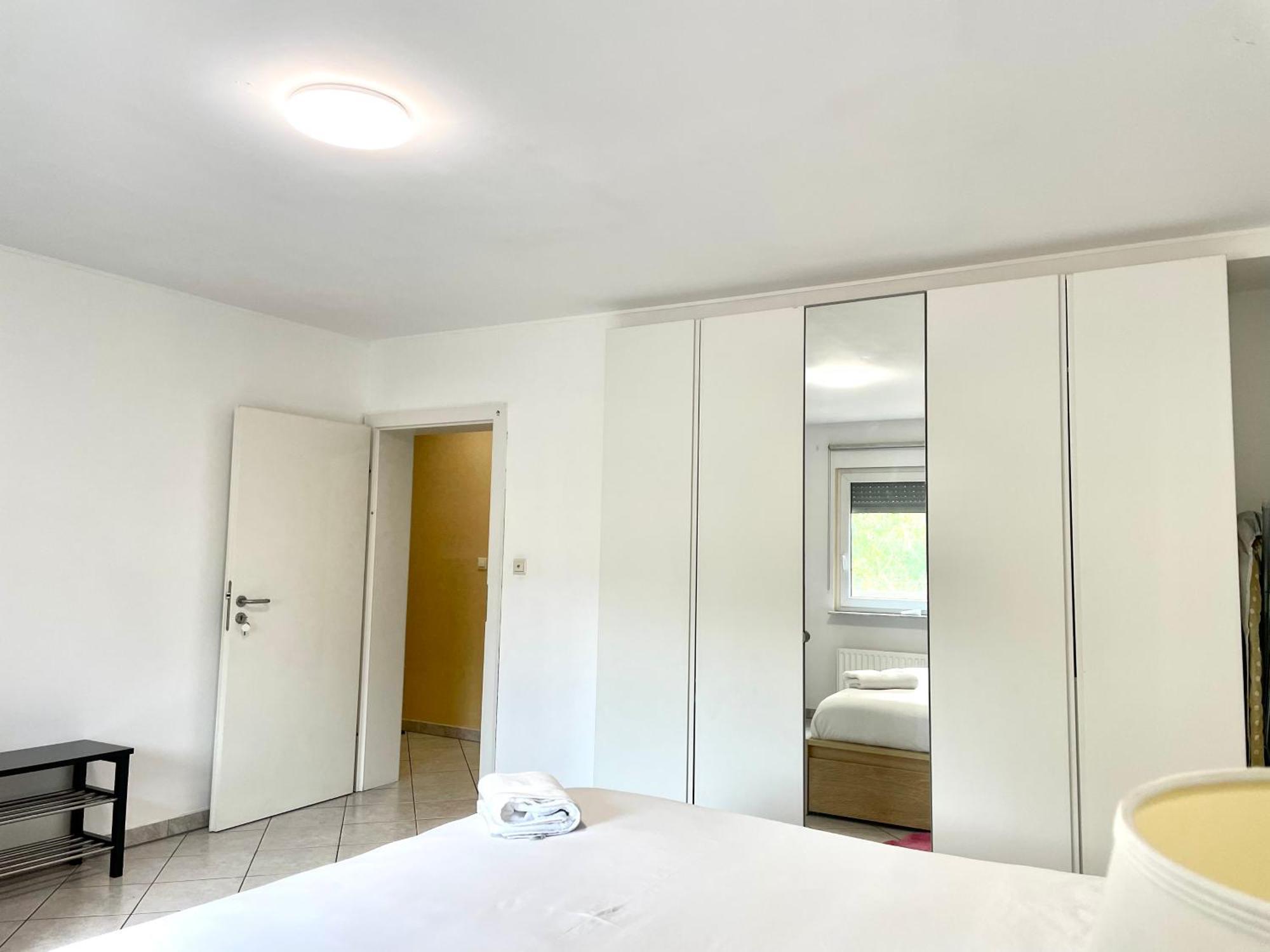 Large Room In Schuttrange Free Parking 10Mins To Airport Excellent Customer Services Exteriör bild