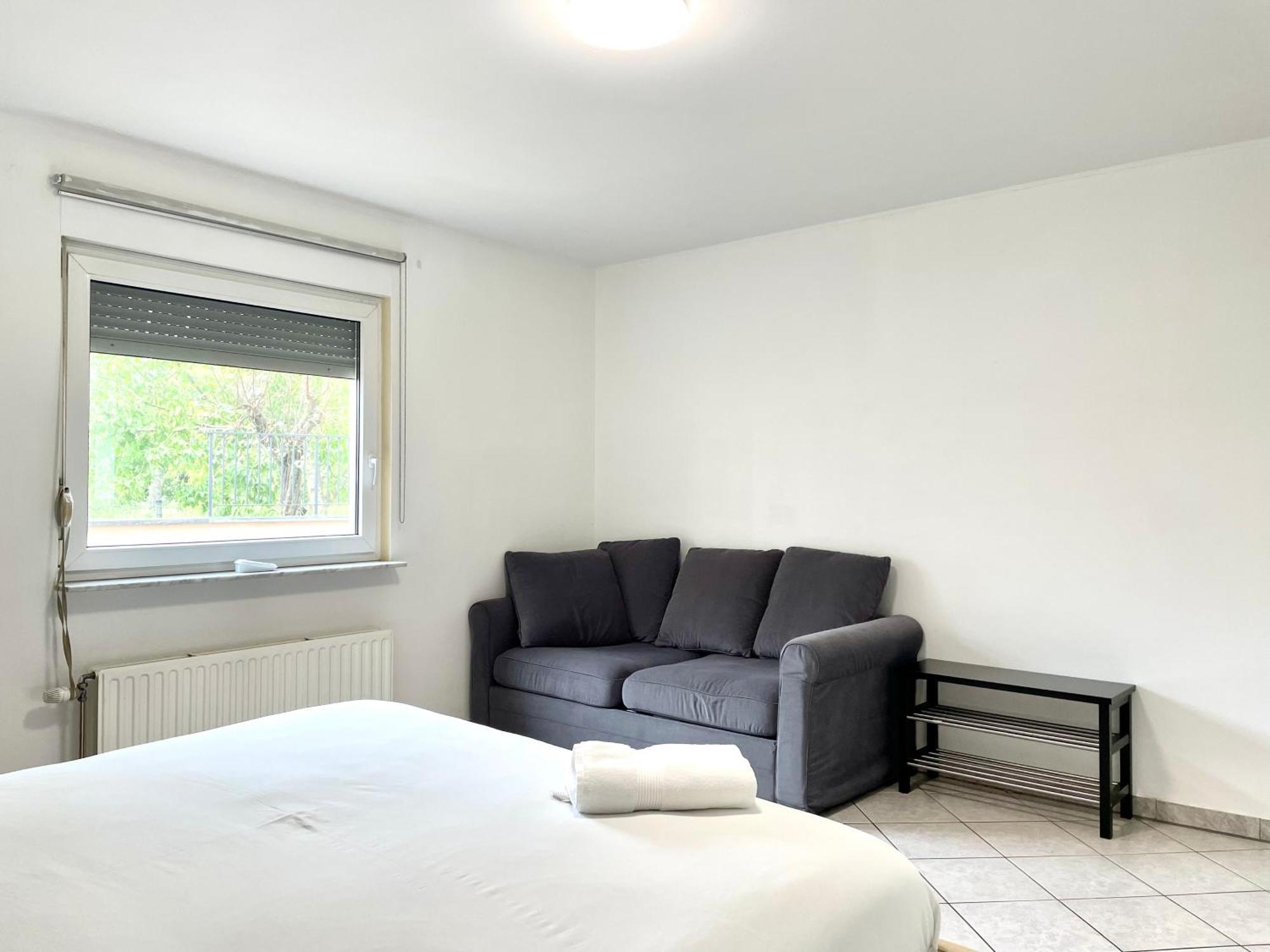 Large Room In Schuttrange Free Parking 10Mins To Airport Excellent Customer Services Exteriör bild