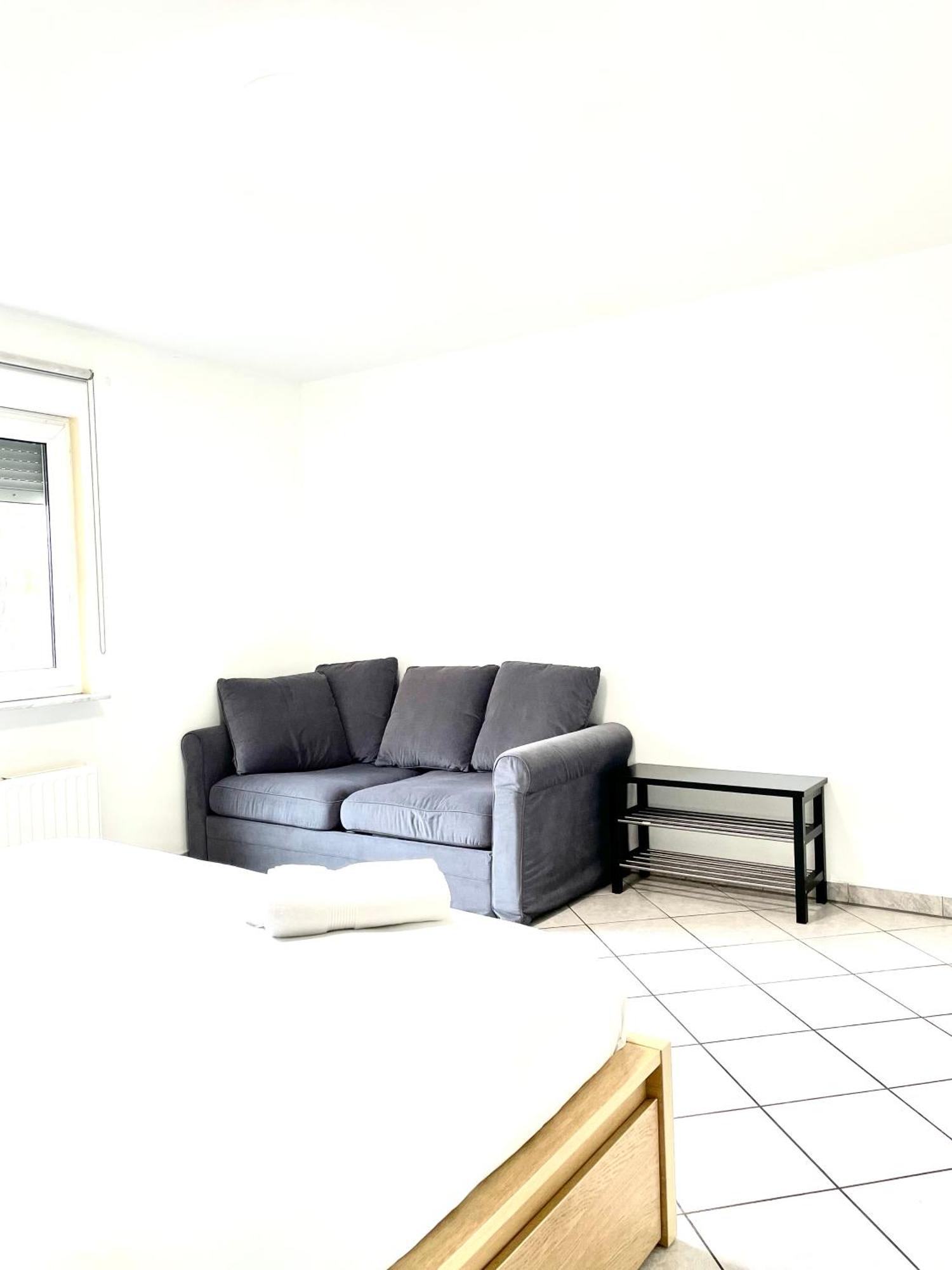 Large Room In Schuttrange Free Parking 10Mins To Airport Excellent Customer Services Exteriör bild