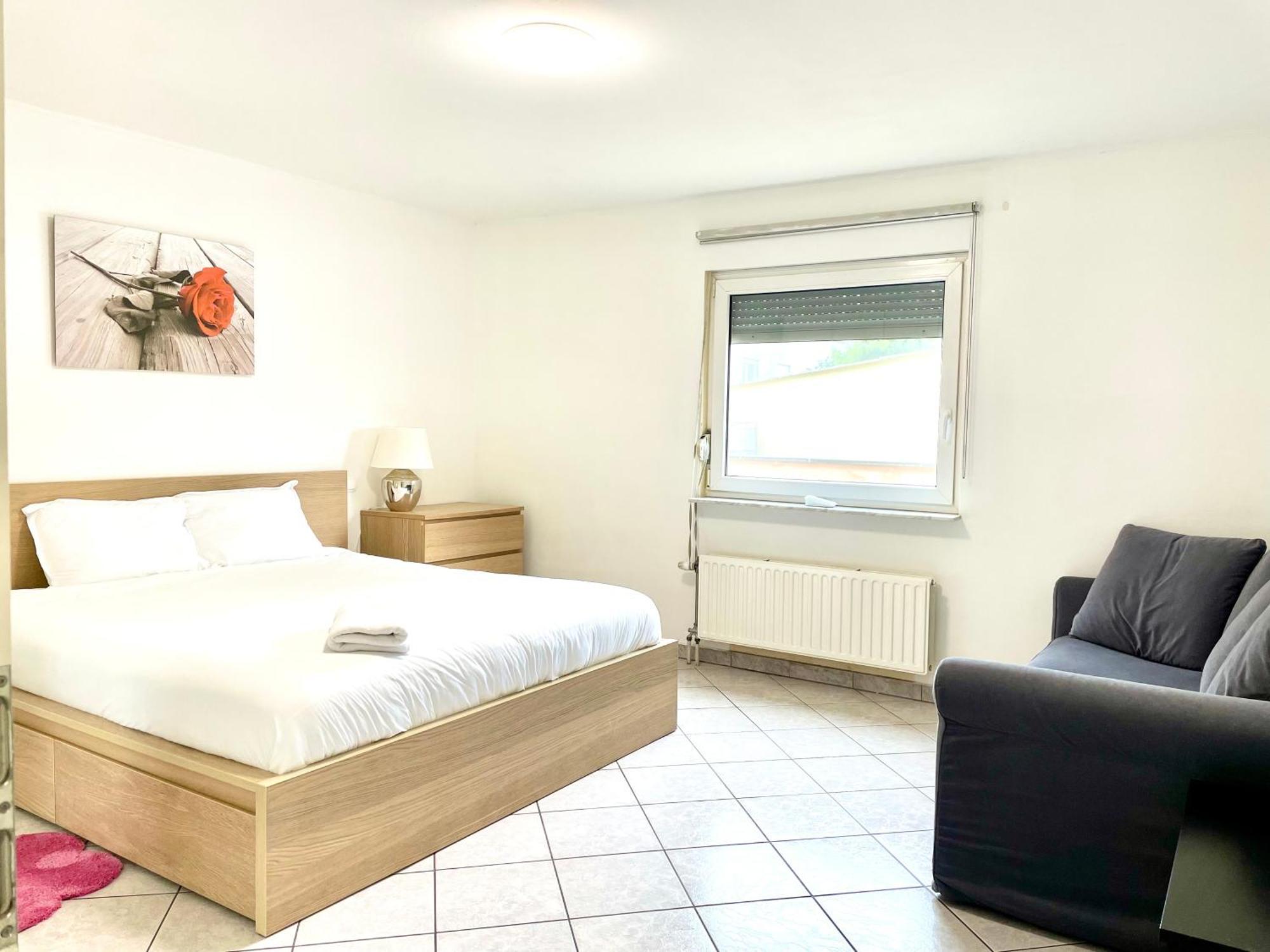 Large Room In Schuttrange Free Parking 10Mins To Airport Excellent Customer Services Exteriör bild